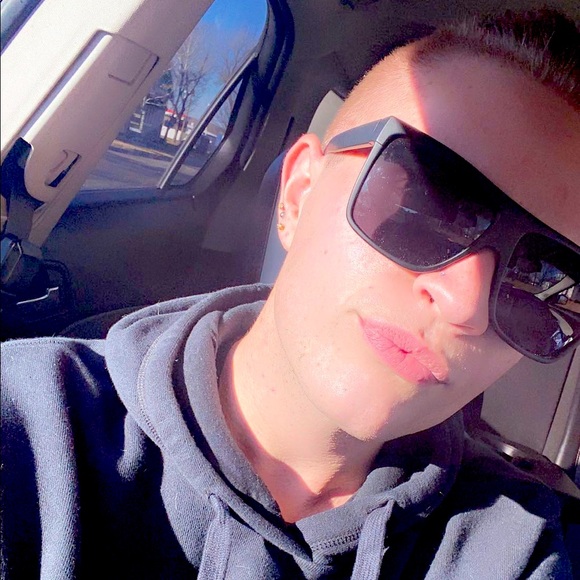 Meet your Posher, Riley - Picture 2 of 2